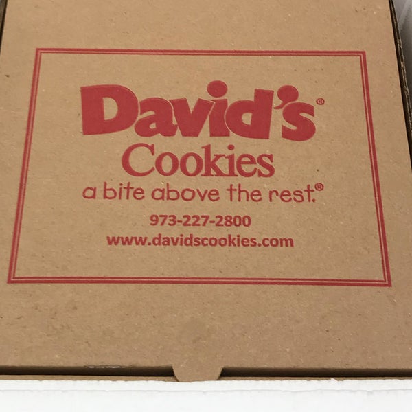 David's Cookies Mango & Strawberry Cheesecake 2-count (28 Slices Total)