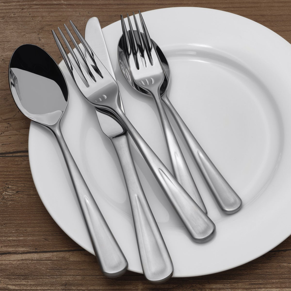 Mikasa Lofton 20-piece Forged Flatware